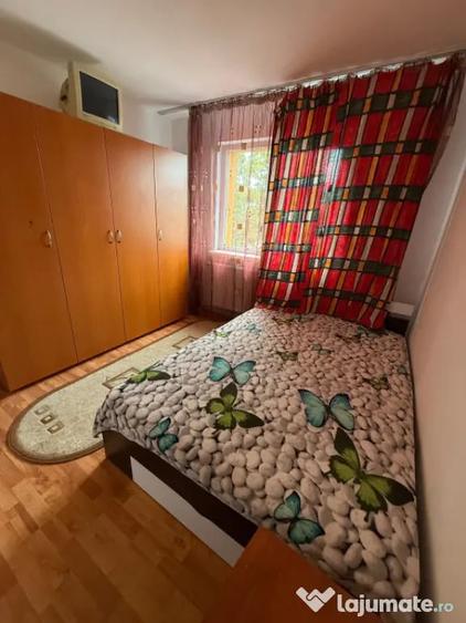Apartament cu 2 camere semidecomandat în Craiovița Nouă