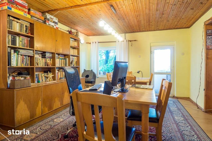 Casa spatioasa, 5 camere, livada si potentiala pensiune (90 km Bucure - 2