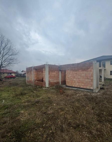 Casa la ro?u in Tau?ii Magherau?, teren 800 mp, acce - 5