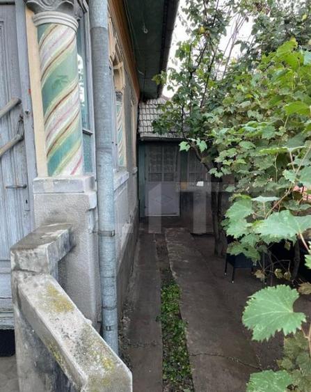 Casa batraneasca, locuibila, Podari, teren 1050 mp - 1