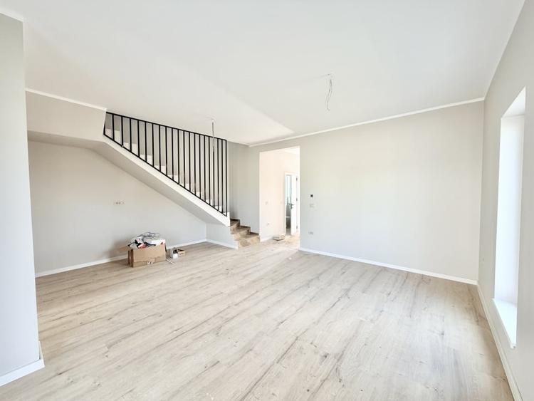 Duplex despartit prin camera tehnica - 4 camere - Mosnita - 3