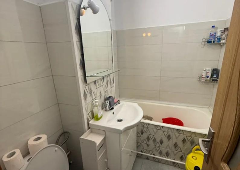 Garsoniera decomandata Mioveni 39500euro - 3