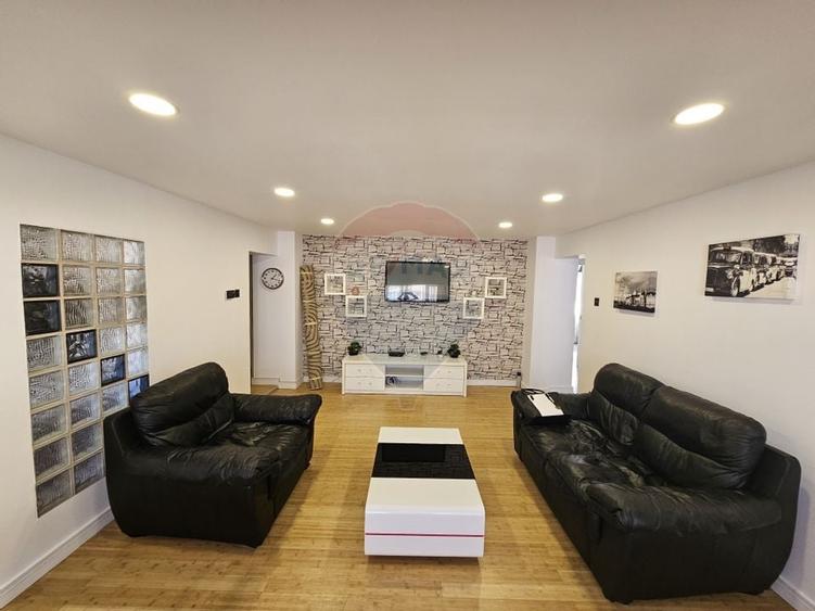 Apartament cu 3 camere de vânzare pe Magheru/Valcea - 1