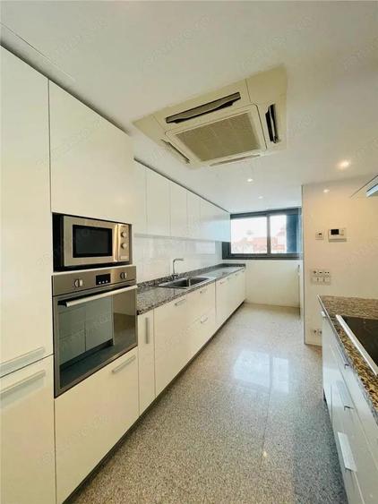 VANZARE APARTAMENT 4 CAMERE DOUA LOCURI PARCARE ZONA KISELEFF SECTOR 1 - 2