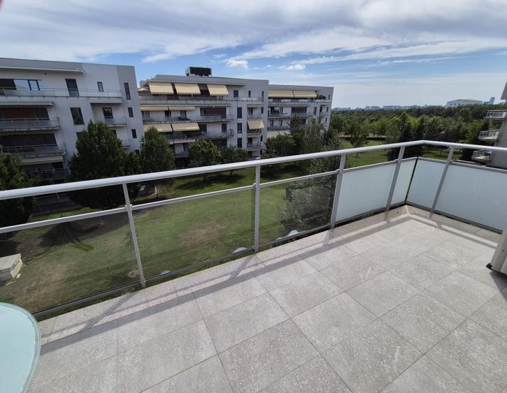 Apartament cu 3 camere decomandat în Băneasa