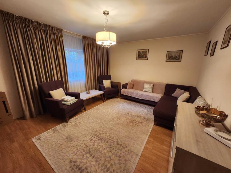 Apartament cu 3 camere decomandat în Sebastian