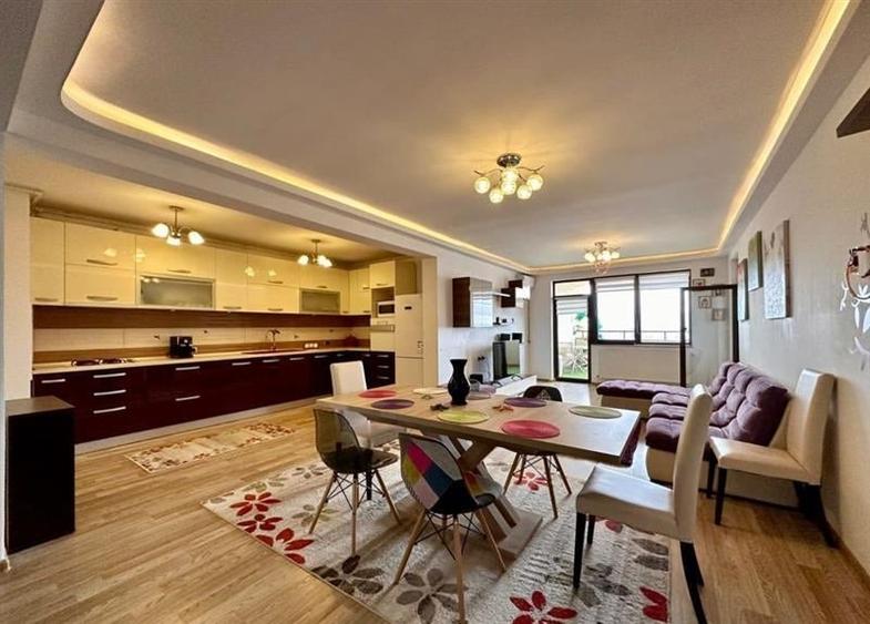 In spectacol structural, vedere deschisa, elegant mobilat si echipat, Tractorul, - 1