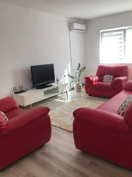 Apartament cu 3 camere decomandat, mobilat în Decebal
