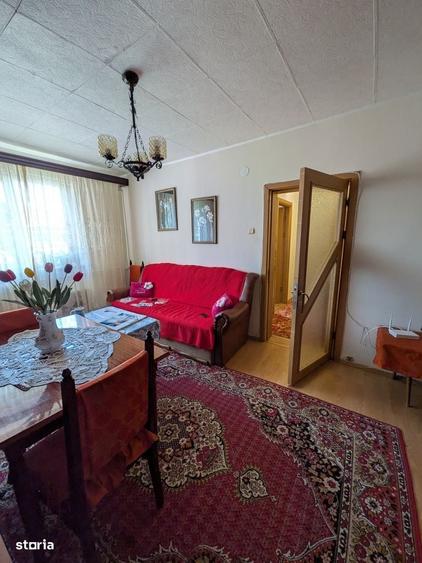 Apartament cu 3 camere semidecomandat în Calea București