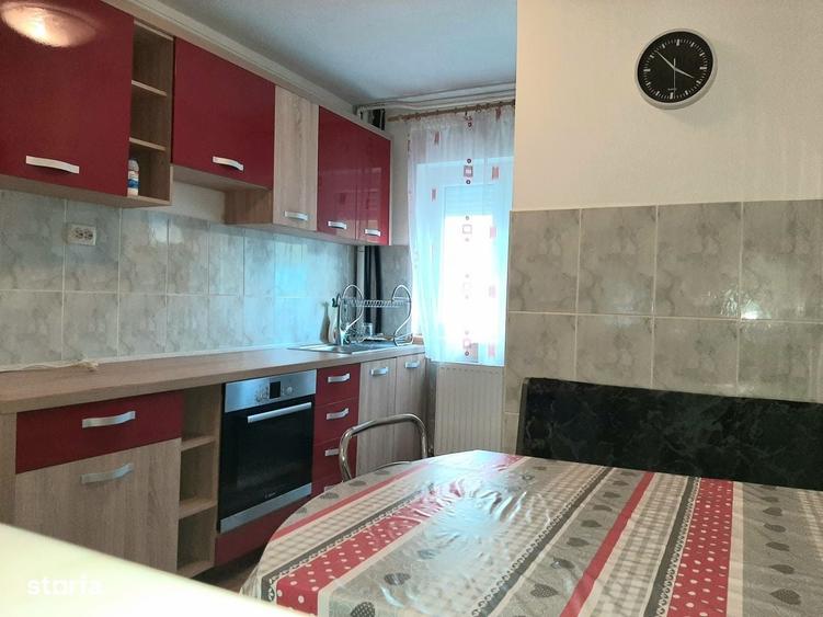 Apartament cu 3 camere semidecomandat în Micro 16