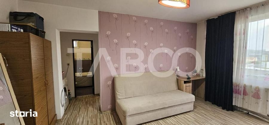 Apartament cu 3 camere semidecomandat în Lazaret