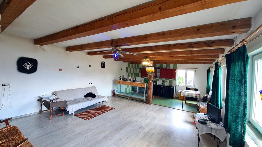 Casă individuală cu 3 camere cu Teren 2312 Mp în Podu Oltului