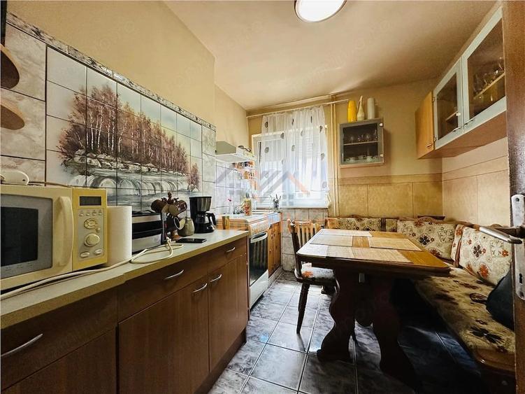 Apartament cu 3 camere semidecomandat în Calea Aradului