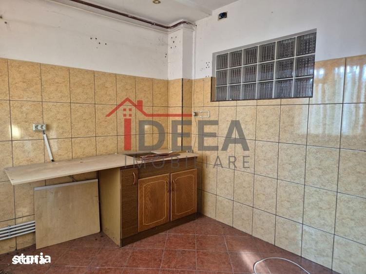 Apartament cu 4 camere semidecomandat în Central