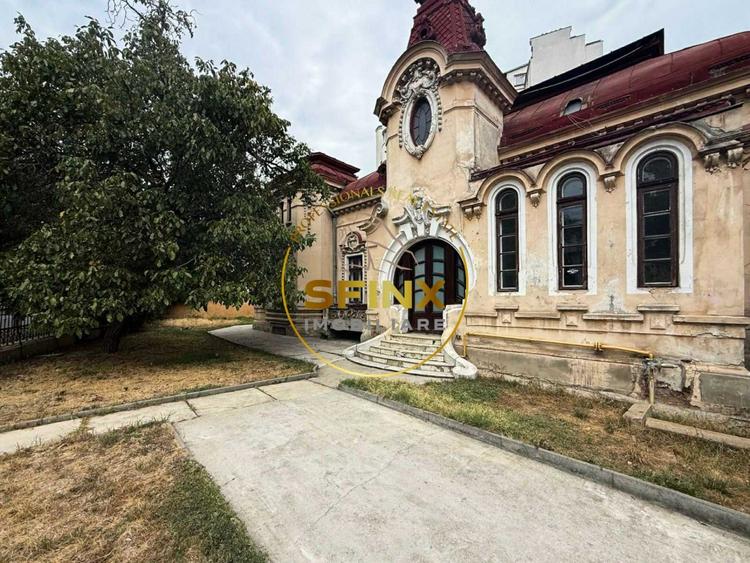 Casă individuală cu 9 camere cu Teren 707 Mp în P-ța Romană