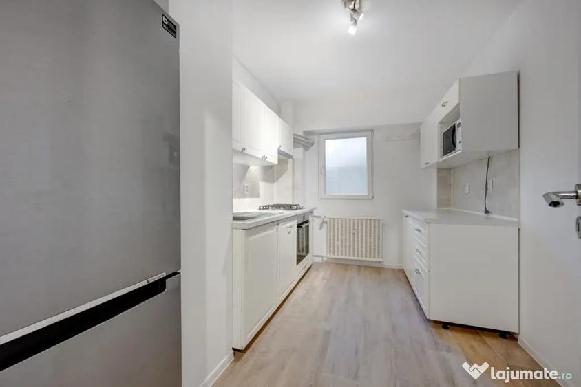 Apartament cu 4 camere semidecomandat în Lacul Tei