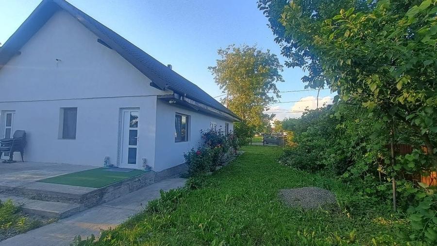 Casă cu 4 camere în Vadu Moldovei