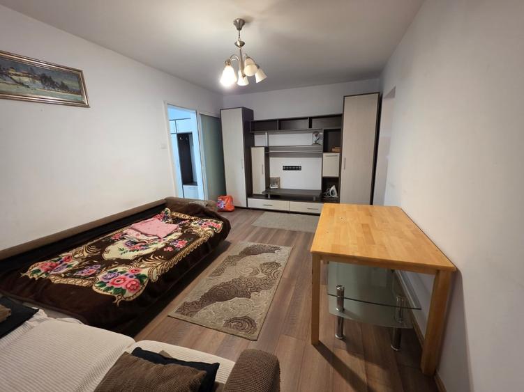 Apartament cu 2 camere semidecomandat în Baba Novac