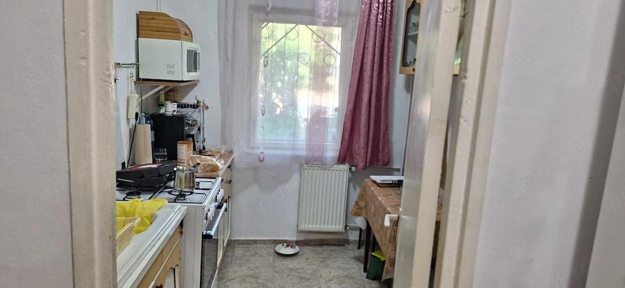 Apartament cu 3 camere decomandat în Lipovei