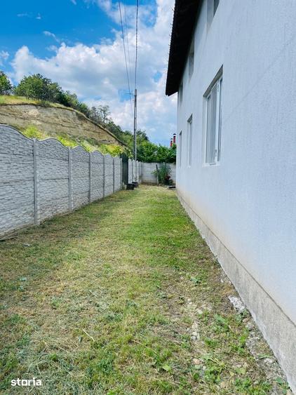 Casă cu 8 camere cu Teren 432 Mp în Livezi