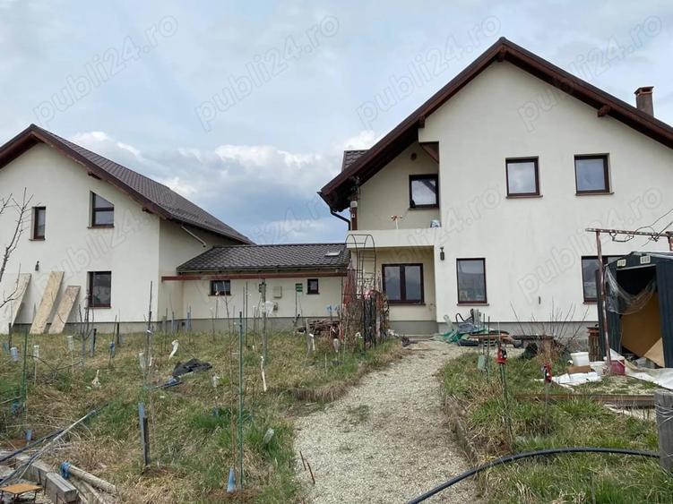 Casă cu Teren 1411 Mp în Sânpetru