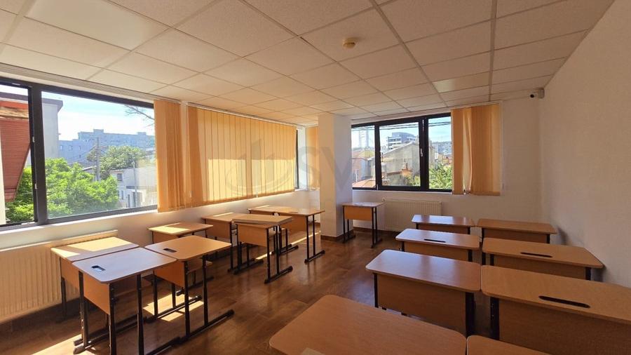 Casă individuală cu 13 camere cu Canalizare în Titulescu