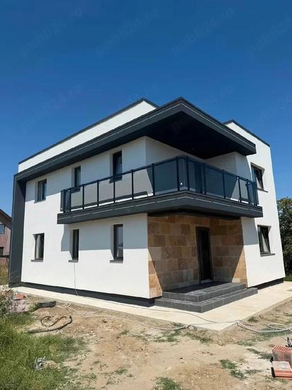 Casă cu 4 camere cu Teren 524 Mp în Copăceni