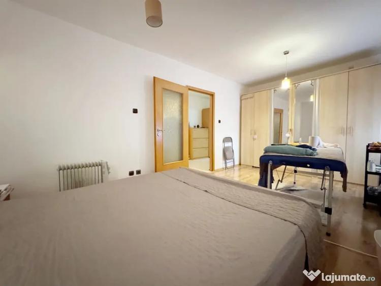 Apartament cu 3 camere decomandat, mobilat în Soarelui