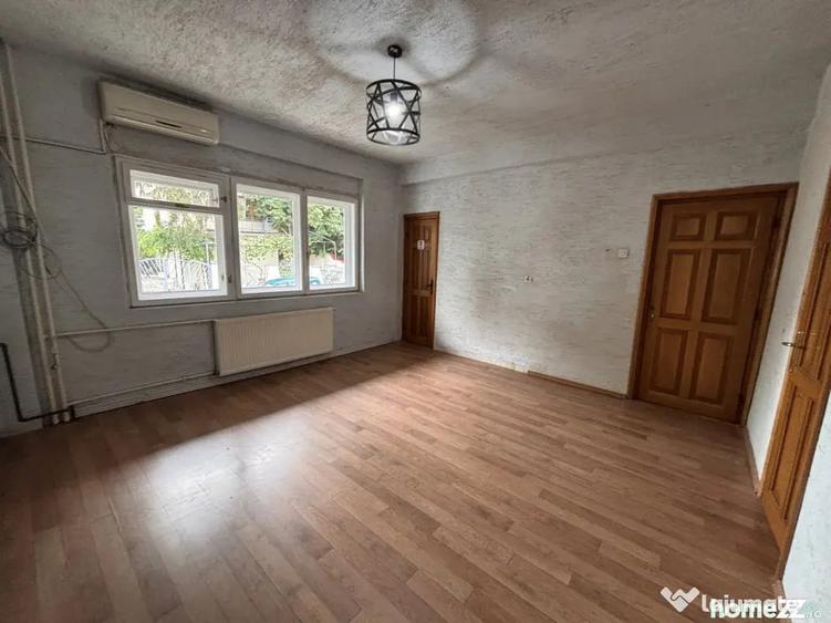 Casă cu 5 camere cu Teren 300 Mp în Calea Călărașilor