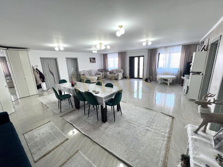 Casă individuală cu 4 camere cu Canalizare în Jucu