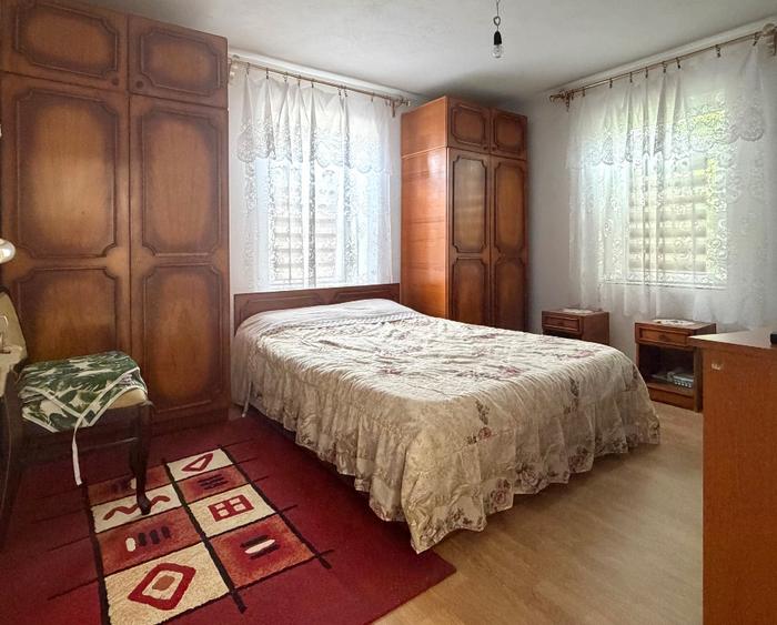 Casă individuală cu 5 camere cu Teren 1200 Mp în Ghidici