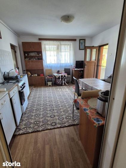 Casă cu 2 camere cu Teren 1580 Mp în Florești