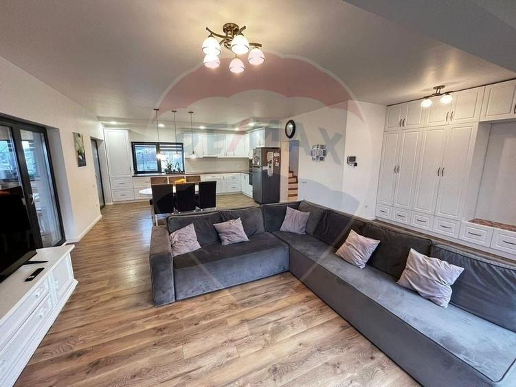 Casă individuală cu 4 dormitoare de vânzare str Planoarelor Dezmir - 4