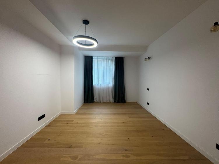 3 camere PREMIUM| 135 MP + 22 MP terasa - 4