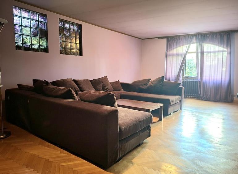 Apartament cu 4 camere circular în P-ța Romană