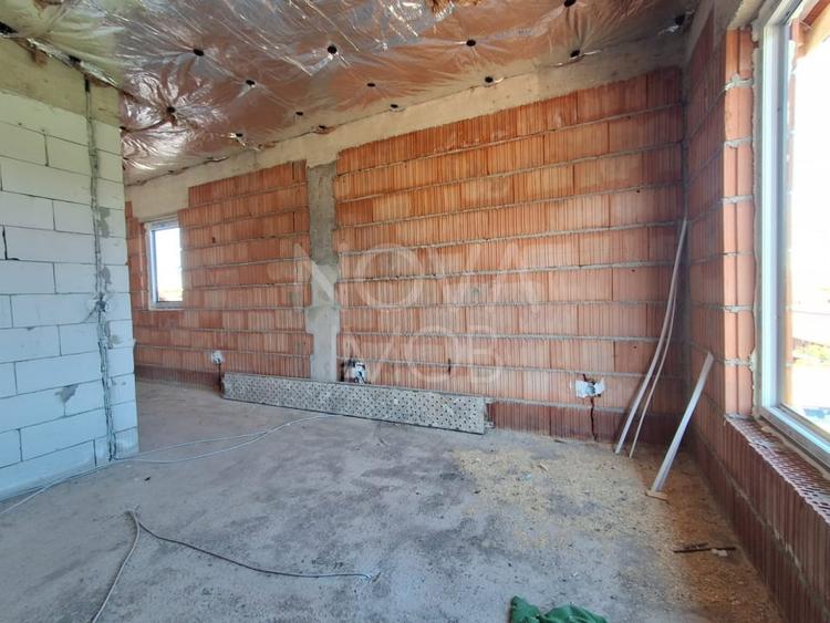 Casa tip duplex, la alb - Sura Mica - COMISION 0 - 6