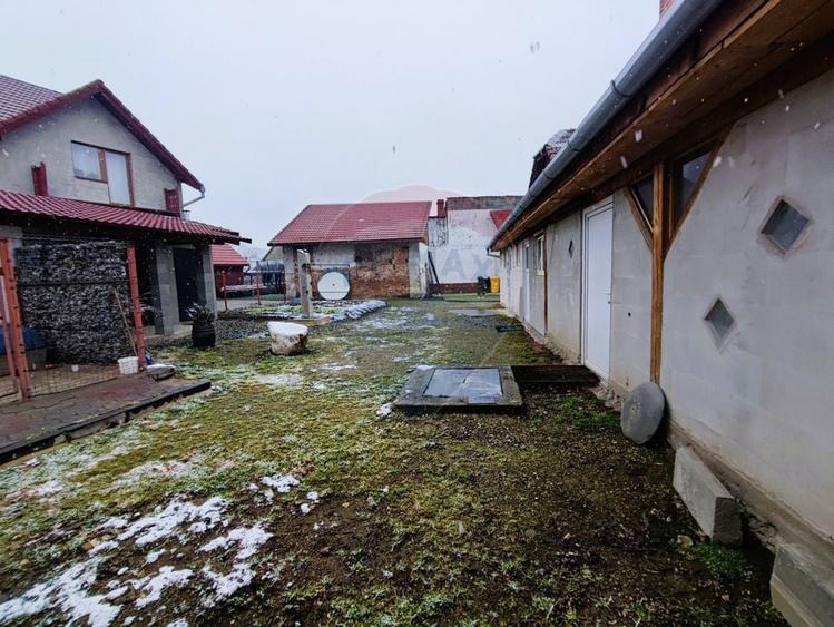 Casă / Vilă cu 3 camere de vânzare în zona Sud - 2