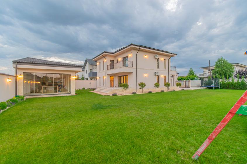 Casă cu 6 camere cu Garaj în Corbeanca