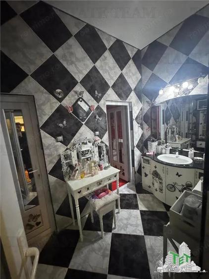 Casa spatioasa si versatila de vanzare in Eforie Nord ideala pentru locuinta + afacere! - 8