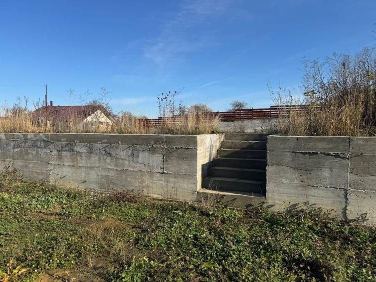 Vanzare  1400mp teren imprejmuit 2 loturi pt casa Adancata - sub padure - 13