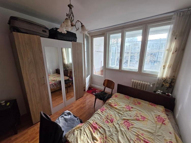 Liviu Rebreanu intersectie 1 Decembrie 1918, langa Auchan Titan, Poarta 4 - 13