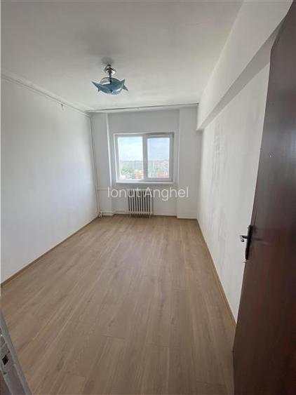 Apartament cu 3 camere decomandat în Tei Apartament cu 3 camere decomandat în Tei