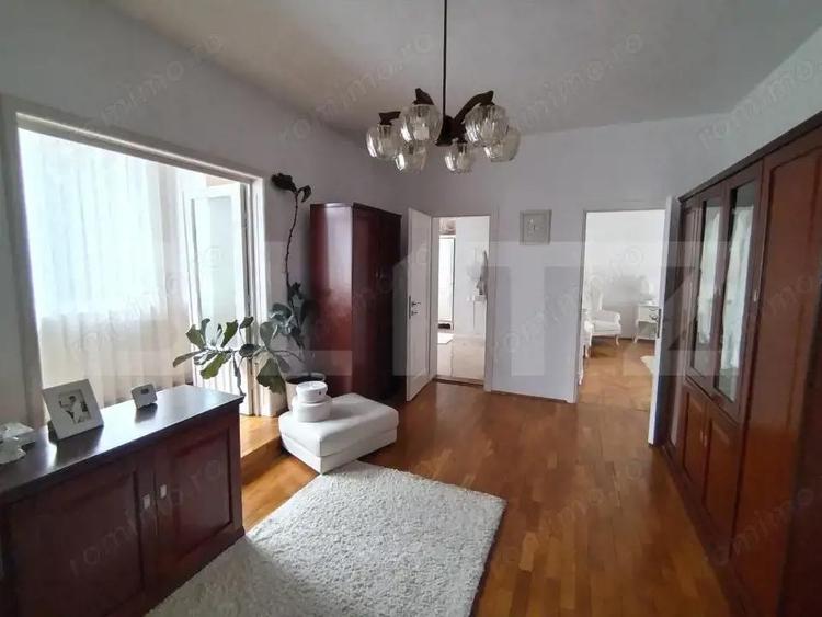 Vila de lux de vanzare, 15 camere, 550 mp, zona Micro 6, comision 0% - 3