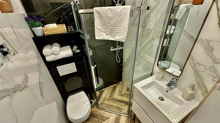 Afacere regim hotelier, doua unitati,  zona Piata Unirii-Brasov - 15