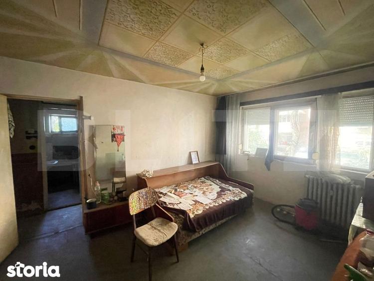 Apartament cu 2 camere semidecomandat în Craiovița Nouă
