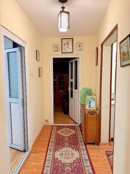 Inchiriez apartament 3 camere - 5