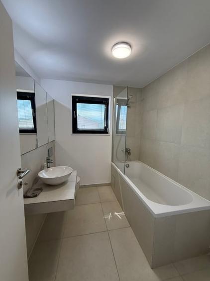 Casa spatioasa de inchiriat / vanzare in Complex Liziera de Lac - Frumusani - 13