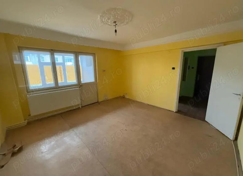 Vand Apartament cu 2 camere semidecomandat - Milcov (negociabil) - 1