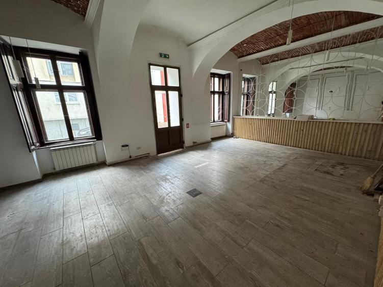 2 spatii in  Piata Unirii (84mp si 71mp) - 2