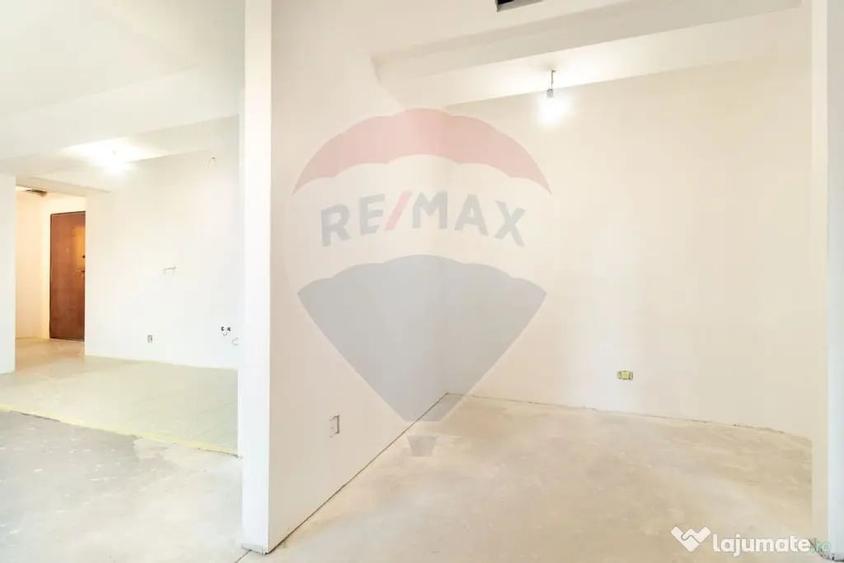 Apartament cu 3 camere de vanzare in zona Damaroaia - Pet... - 2